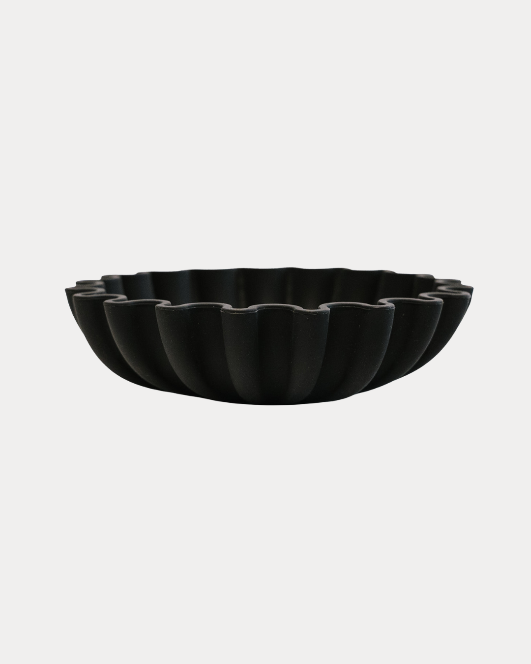 SCALLOPED RATTLE BOWL: Soft Black