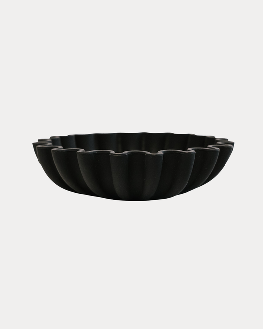 SCALLOPED RATTLE BOWL: Soft Black