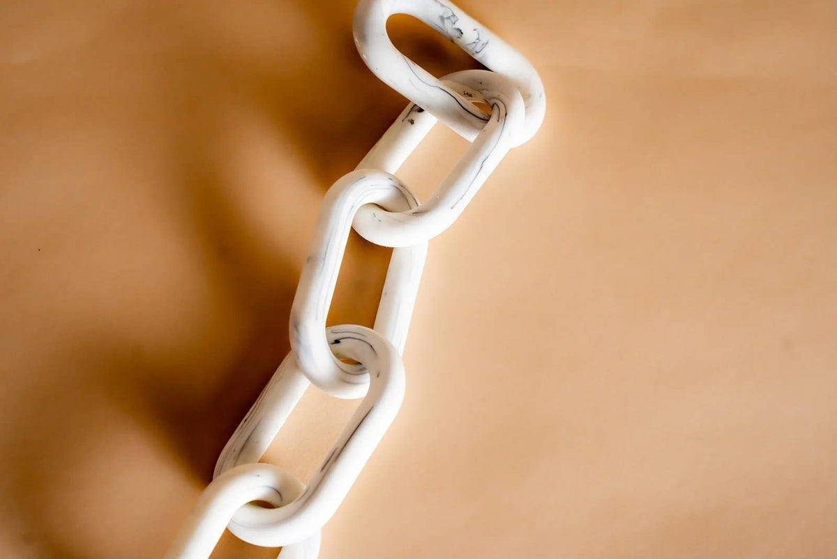 CHAIN LINK TEETHER: White Marble
