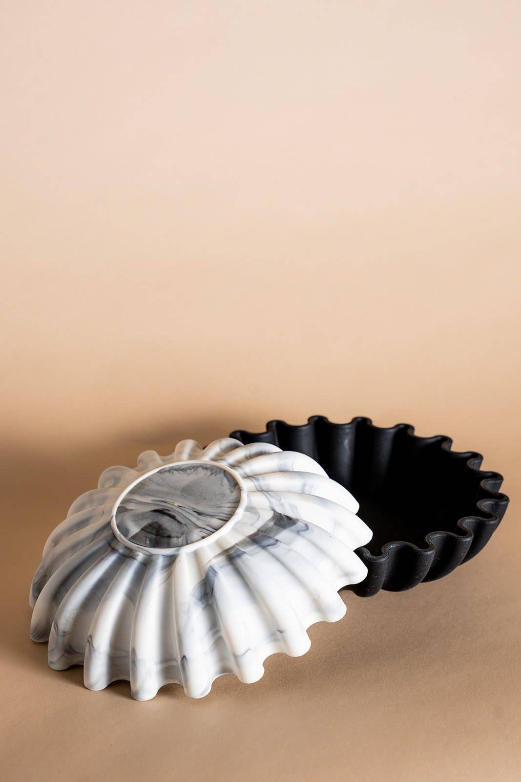 SCALLOPED RATTLE BOWL: White Marble