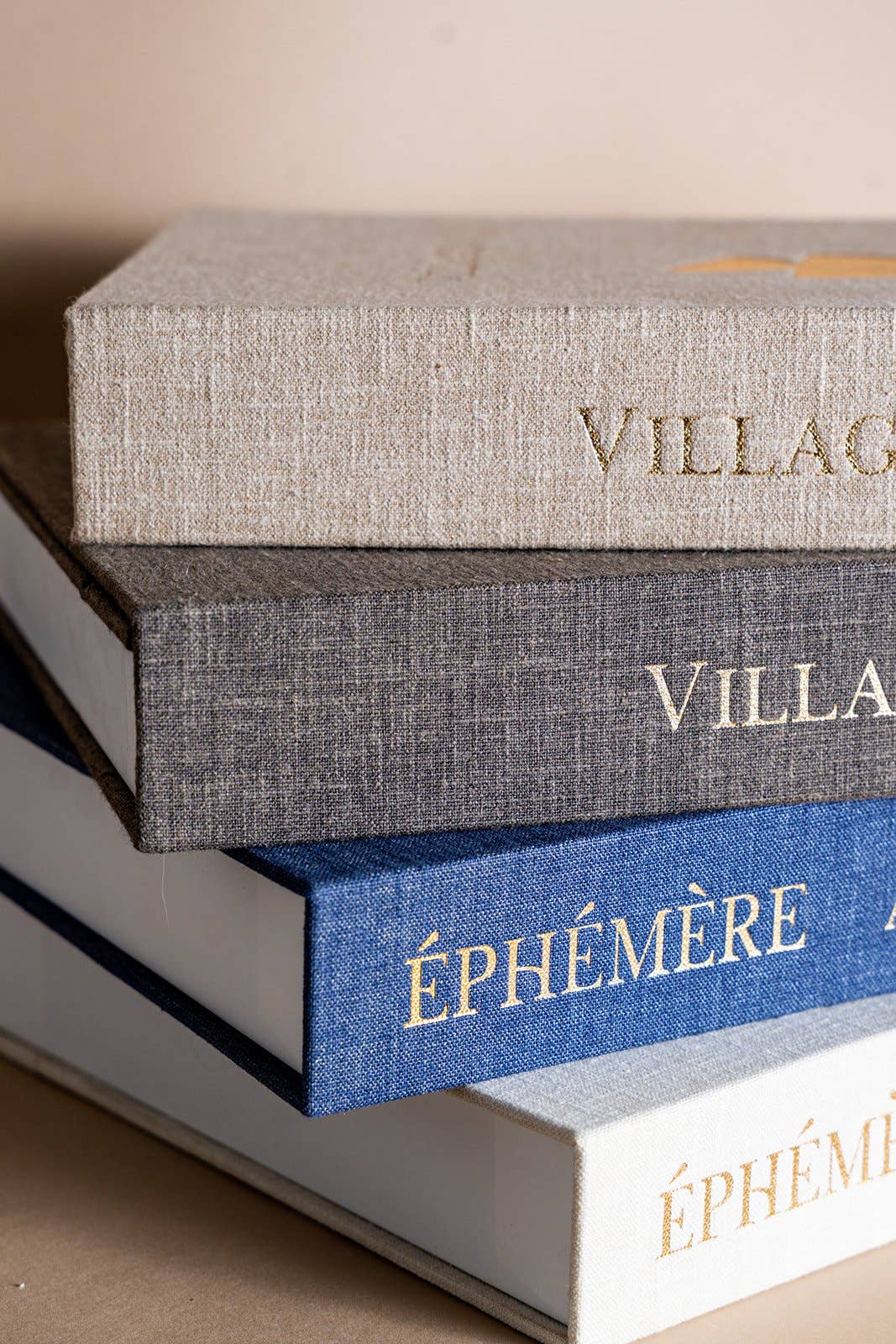 PLAY & DISPLAY BOOK: Linen